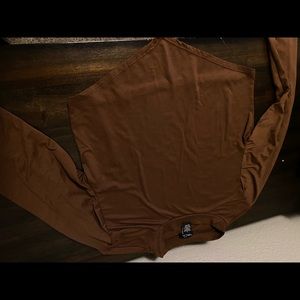 Brown v cut top